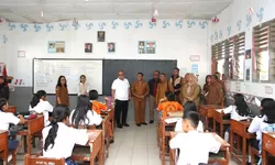Wako Pematangsiantar  diwakili Sekda meninjau Bimbel SMP N5.