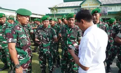Marak Judol Staf Intel Kodim 0812/Lamongan Gelar Razia Ponsel Mendadak bagi Prajurit