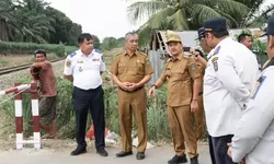 Walikota Tebingtinggi H Iman Irdian Saragih Tinjau Perlintasan Kereta Api Pasca Kecelakaan Maut Tanpa Palang Pintu dan Siapkan Usulan ke Kemenhub.