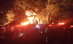 Pabrik PT Swallow/GM di Jalan Yos Sudarso Medan Dilalap Api, Puluhan Unit Damkar Dikerahkan.