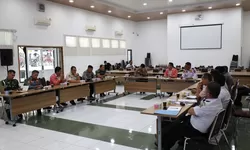 Sekdako Pematangsiantar Pimpin Rapat Optimalisasi Terminal Tanjung Pinggir di Ruang Serba.