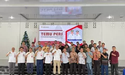 Bupati Nias Utara Amizaro Waruwu Sampaikan Penggunaan Pinjaman Di PT Bank Sumut Pada Konferensi Pers.