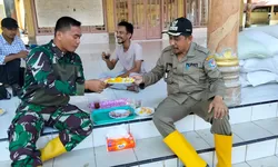 Bupati Sibral Malasyi Salurkan Bantuan Beras ke Seluruh Pesantren Terdampak Banjir di Kabupaten Pidie Jaya