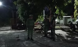 Perkuat Keamanan Wilayah, Koramil 04/Teras Gelar Patroli Siskamling Bersama Warga