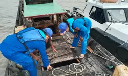 Jaga Keamanan Laut, Sat Polairud Tanjung Balai Periksa Kapal Nelayan
