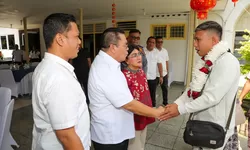 Wesly Silalahi menggelar ramah tamah bersama Riyan Lumbanbatu, atlet bela diri Pematangsiantar. 
