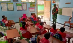 Babinsa Kenalkan Wawasan Kebangsaan kepada Siswa TK