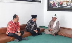 Wali Kota Pematangsiantar memberikan bantuan untuk pembangunan Rumah Tahfiz Quran.