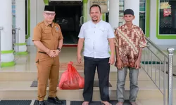 Pemko Pematangsiantar Memberi Bantuan Ke-sejumlah Masjid Gula,Kopi, Teh.  P.siantar,indonesia Monitoring.com Pemerintah Kota (Pemko) Pematangsiantar 