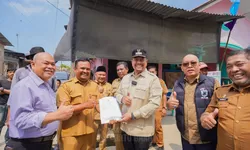 Tinjau Pelaksanaan Berlayar, Bupati Baharuddin Ingatkan Warga untuk Gaya Hidup Sehat   