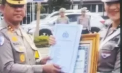 Harumkan Nama Institusi di Ajang Nasional, Bripda Jessica Terima Penghargaan dari Ditlantas Polda Riau