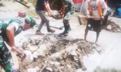 Babinsa Pimpin Kerja Bakti Pembuatan Saluran Air, Aliran Lancar Masyarakat Senang
