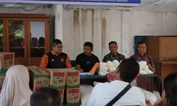 Pemko Pematangsiantar menyerahkan Bantuan Kepada 30 KK Korban Puting Beliung.