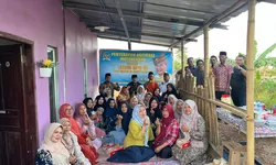 Warga Kampung Panglong Nongsa Curhat Kepada Ismeth Abdullah Terkait Status Lahan Kampung Tua   