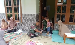 Babinsa Bantu Timbangan di Posyandu, Wujud Kepedulian Terhadap Kesehatan Balita