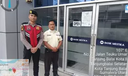 Pastikan Perbankan Aman, Sat Samapta Polres Tanjung Balai Jaga Ketat Bank