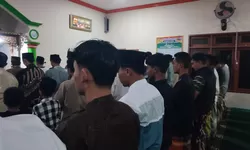 Memperkuat Keimanan Dan Ketaqwaan, Satgas TMMD 127 Kodim 0728/Wonogiri Laksanakan Sholat Tarawih Dan Tadarus Al-Qur’an