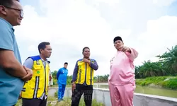 Bupati Baharuddin Tinjau Langsung Pembangunan Penahan Tanah dan Bendungan Tanah Merah
