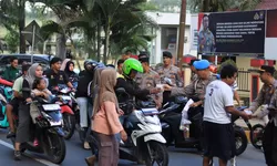 Hari Ketiga Ramadhan, Polres Langkat Kembali Berbagi Takjil kepada Masyarakat