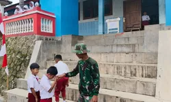 Begini Bukti Kedekatan Anggota Satgas TMMD 127 Kodim Wonogiri Dengan Anak Sekolah Dasar
