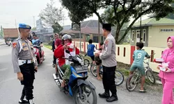 Polsek Salapian Bersama Bhayangkari Berbagi Takjil, Kapolres Langkat Apresiasi Kepedulian Jajaran