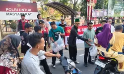 Polres Langkat Bersama Element Cipayung Berbagi Takjil, Pererat Sinergi di Bulan Suci Ramadhan