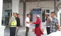 Indahnya Berbagi, Polres Tanjung Balai Bagikan Takjil Gratis