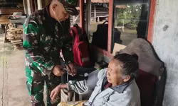 Ibu Karimah Tidak Perlu Menyita Waktu Lagi Untuk Berobat Berkat Tim Kesehatan TMMD 127 Kodim Wonogiri