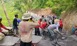 Demi Kemajuan Desa, Bulan Puasa Bukan Penghalang Kemanunggalan TNI Dan Rakyat Dilokasi TMMD 127 Desa Kembang