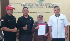Warga Gekbrong Lapor Kejari Soal Dana Stimulan Gempa