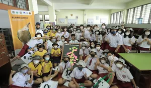 Taman Safari Bogor Lepasliarkan Dua Ekor Elang Jawa