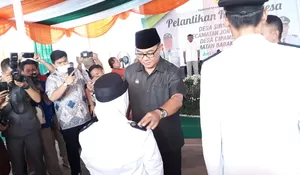 Plt Bupati Bogor Iwan Setiawan Lantik Dua Kades PAW