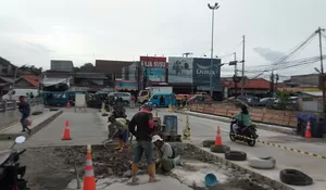 Jembatan Jatijajar Depok Selesai Juga : Tinggal Pemasangan Ornamen