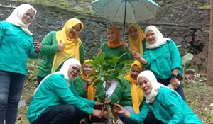 Perempuan Bogor Peduli Lingkungan demi Antisipasi Bencana, Tanam Pohon di Bantaran Sungai Cipakancilan