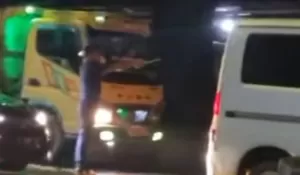 Polisi Usut Video Viral Sopir Minibus Rusak Truk di Cibinong Bogor