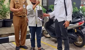 Melihat Pembagian Alpukat oleh DKP3, RW9 Cilangkap Dapat 100 Bibit Alpukat