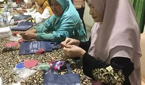 Lansia di 11 Kecamatan Depok Dilatih Kerajinan Tangan, Supaya Begini