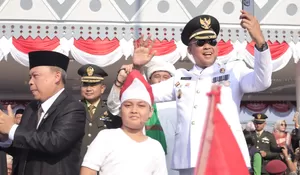 Plt Wali Kota Bekasi Tri Adhianto Saksikan Kemeriahan Upacara HUT Ke- 26 Kota Bekasi