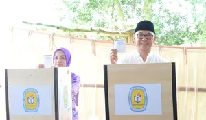 Iwan Setiawan dan Istri Nyoblos di Pilkades Leuwimalang Cisarua, Ini Pesannya Untuk Kades Terpilih
