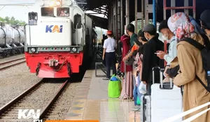 KAI Buka Suara Usai Kejadian Tertemper Kereta Api di Stasiun Tambun