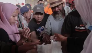 Harga Bahan Pokok Naik Jelang Ramadan, Bazar Sembako Murah di Bekasi Diserbu Warga