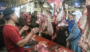 Sidak awal Ramadhan 2023, Bupati Purwakarta Anne Ratna Mustika Pastikan Stok dan Harga Kebutuhan Pokok Stabil