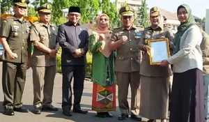 Mekarjaya Diganjar Penghargaan Pembinaan Satlinmas Terbaik Se-Depok