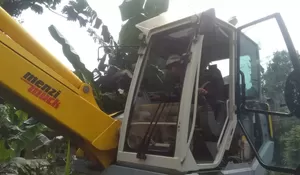 Santai, Alat Berat DPUPR Depok Tidak Jadi Bangkai di Grogol, Sedang Tunggu Ini