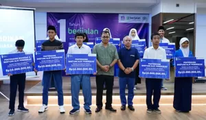 HUT Ke-1, Anak Perusahaan ACC Ini Salurkan Beasiswa dan Bantuan Pendidikan Terhadap Siswa Difabel