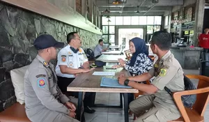 Pol PP Cijeruk Tindak Tegas Pelaku Usaha yang Buka Siang Hari di Bulan Ramadhan 