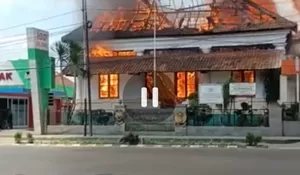 RS Salak Dekat Pintu Utama Istana Bogor Kebakaran Hebat, Pasien Mengungsi, Jalan Ditutup