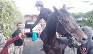 Aliansi Jurnalis Bogor Bareng Atlet Berkuda Berbagi Takjil Hingga Santuni Anak Yatim di Megamendung