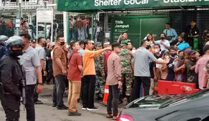 Turun Langsung, Jokowi Sebar 5.200 Paket Sembako di Bogor