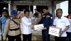 PT Antam UPBE Pongkor Salurkan Bantuan ke Korban Bencana Banjir Bandang di Bogor